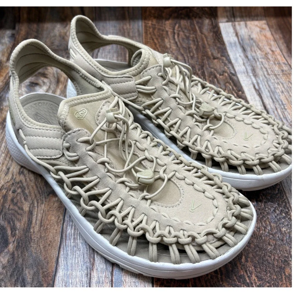 KEEN Uneek Astoria Womens 9 Beige Safari Birch Bungee Cord Sandals 1027293